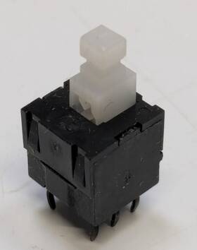S40-2240-05 Kenwood S40-2440-05 Nos New Radio Push Button Switch Part# S40-2440-15 /